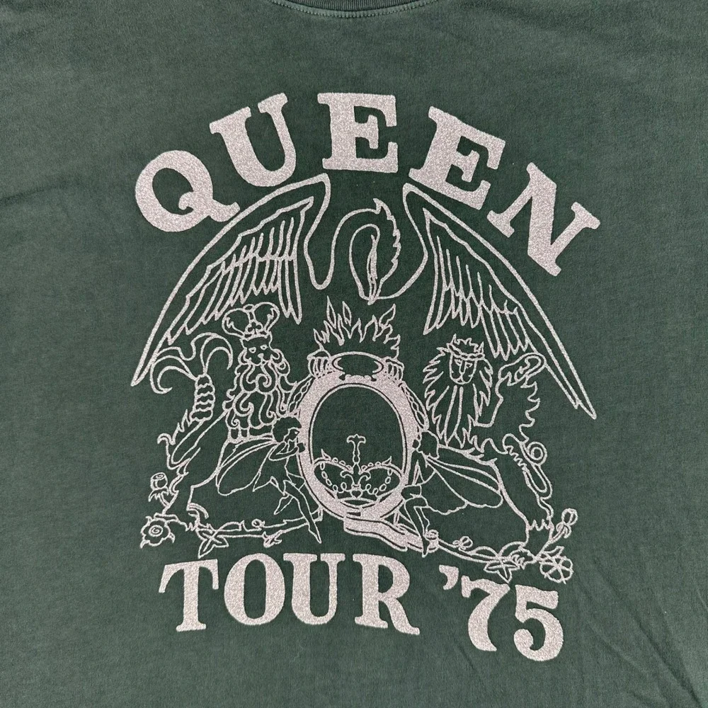 American Eagle Queen Tour 75 Graphic Band Tee Green Silver Glitter Mens M NEW